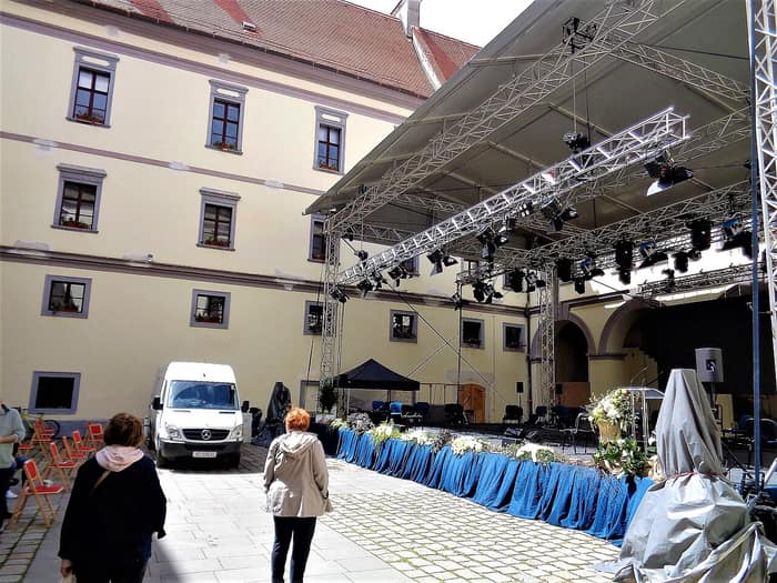 Allestimento del palco nel castello per il 350º anniversario dell'esecuzione di Petar Zrinski e Frane Krsto Frankopan