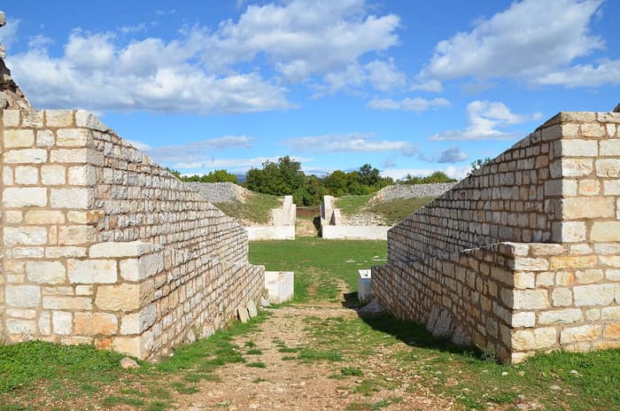 Quarta veduta dell'anfiteatro del campo legionario di Burnum