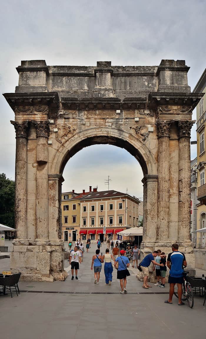 L'arc des Sergii à Pula