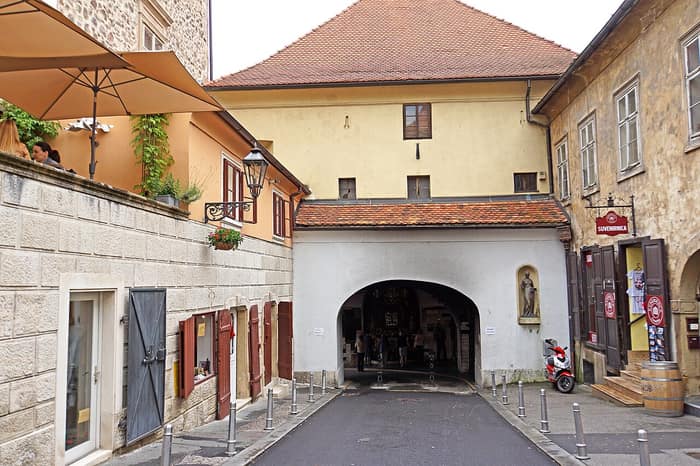 Porte de pierre à Zagreb, seconde vue du passage