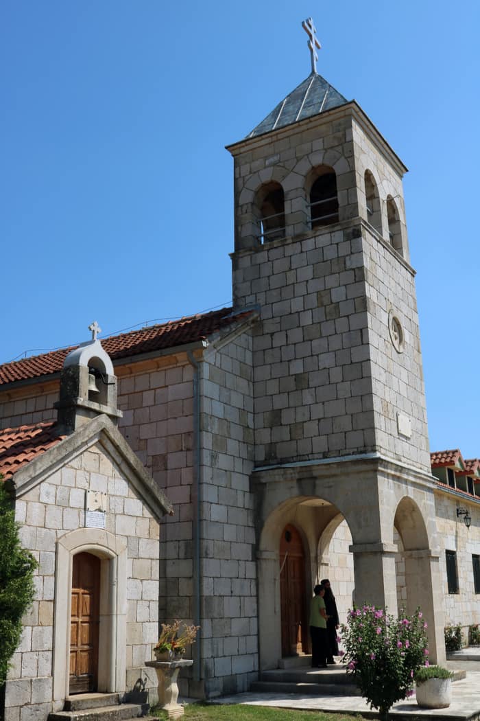 Manastir Dragović, drugi pogled