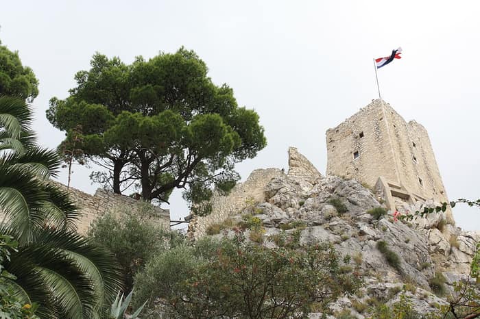 Mirabella Fortress above Omiš, an older panoramic view
