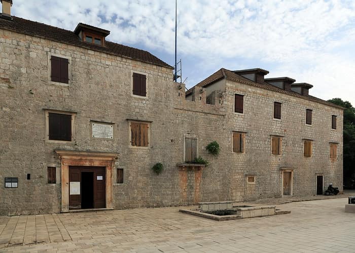 Un altro scorcio del Tvrdalj a Stari Grad