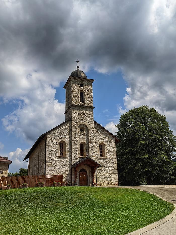 Il monastero di Krupa sotto le nuvole
