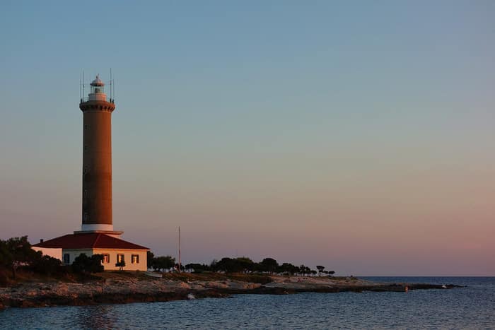 Il faro di Veli Rat visto da vicino