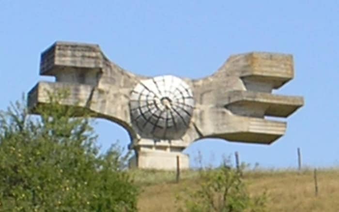 Blick auf das Denkmal in Podgarić