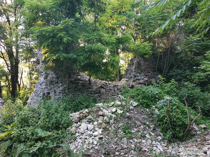 Resti delle mura del castello di Susedgrad