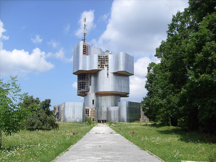 Il Monumento all'insurrezione del popolo del Kordun e della Banija sulla Petrova Gora, fotografato nel 2010
