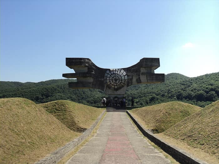Das Denkmal in Podgarić, dritte weitere Ansicht